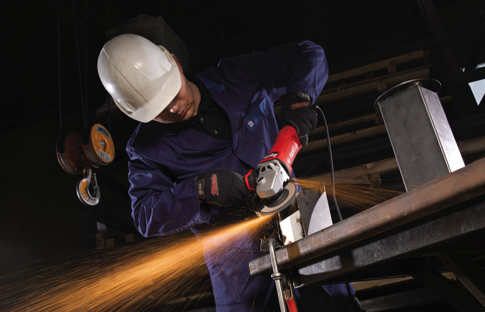 AMOLADORA MILWAUKEE AGV17-125XC