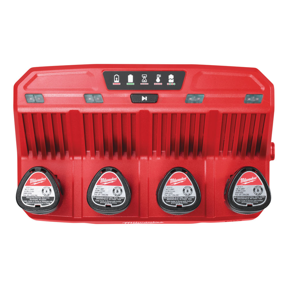 Cargador multipuerto M12™, carga hasta 4 baterías secuencialmente, botón para seleccionar la batería en carga