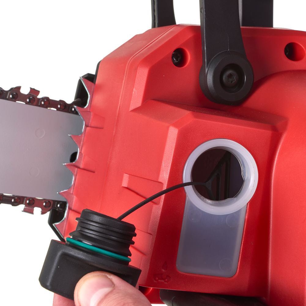 Motosierra M18 FUEL™, espada 30cm, velocidad cadena 12,4m/s. Incluye 80cc de aceite, herramienta para cambio de la cadena y funda de espada. Se suministra en versión cero, sin baterías ni cargador