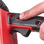Motosierra M18 FUEL™, espada 30cm, velocidad cadena 12,4m/s. Incluye 80cc de aceite, herramienta para cambio de la cadena y funda de espada. Se suministra en versión cero, sin baterías ni cargador